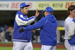 '초강력' 한화 타선도 초토화, 사상 첫 전 경기 QS도전, 삼성은 복도 많지...넝쿨째 굴러온  외인의 압도적 꾸준함