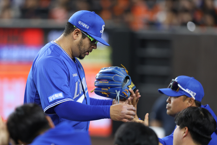 '초강력' 한화 타선도 초토화, 사상 첫 전 경기 QS도전, 삼성은 복도 많지...넝쿨째 굴러온  외인의 압도적 꾸준함