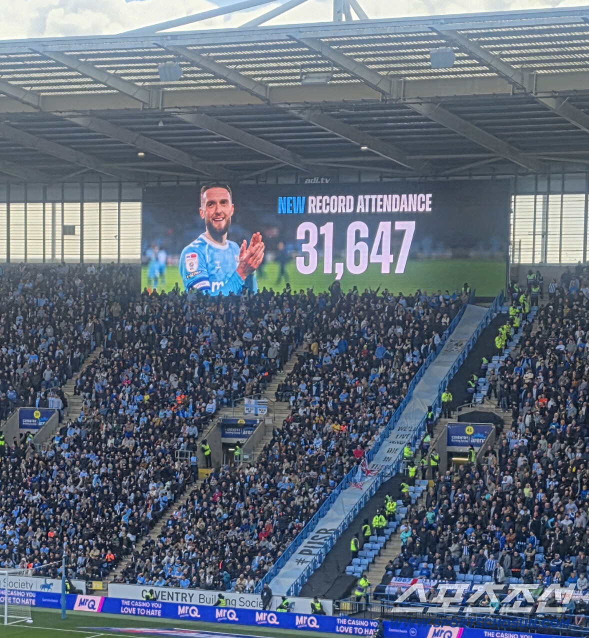 코번트리 시티-셰필드 웬즈데이전이 열린 지난 11일(한국시각) 코번트리 CBS 아레나 역대 최다관중 3만1647명 기록 전영지 기자