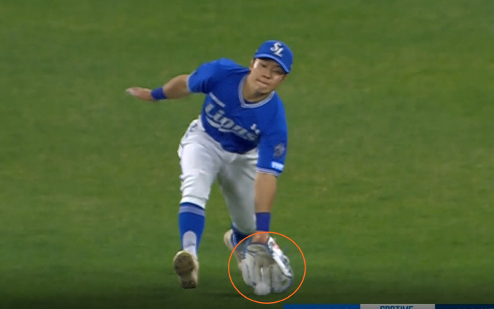 '한화 벤치 미스터리' 선수들도 의아해했다, 왜 비디오판독 묵살했을까