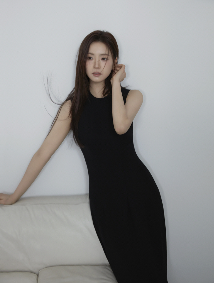 신세경, 블랙 롱 원피스만 입었을 뿐인데…빛나는 명품 비주얼