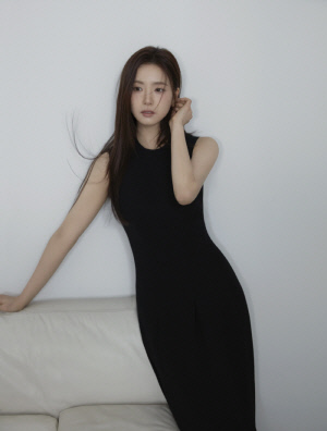 신세경, 블랙 롱 원피스만 입었을 뿐인데…빛나는 명품 비주얼