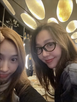 '뉴욕댁' 이진, 10년만 한국 돌아왔나.."내일 보자" 옥주현 글에 복귀설 솔솔