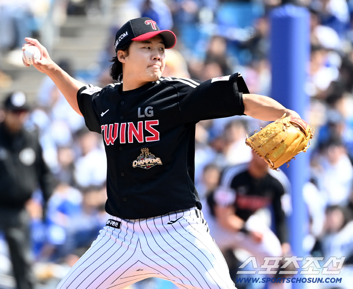 22일 대구삼성라이온즈파크에서 열린 LG와 삼성의 시범경기. LG 선발투수 임찬규가 역투하고 있다. 대구=허상욱 기자 wook@sportschosun.com/2026.03.22/