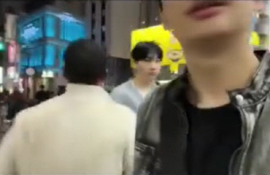 게이머 출신 유명 배우, 日서 어깨빵 당해...고의 충돌 '부츠카리' 생중계 포착