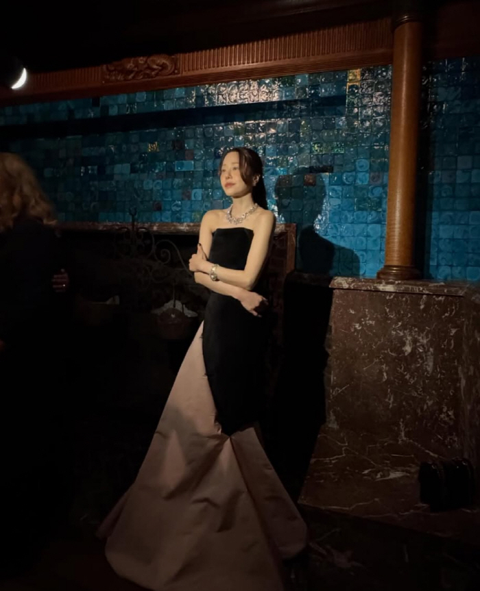 고현정, '재벌가 며느리 8년' 우아함이 달라..명품 쥬얼리 압도한 미모