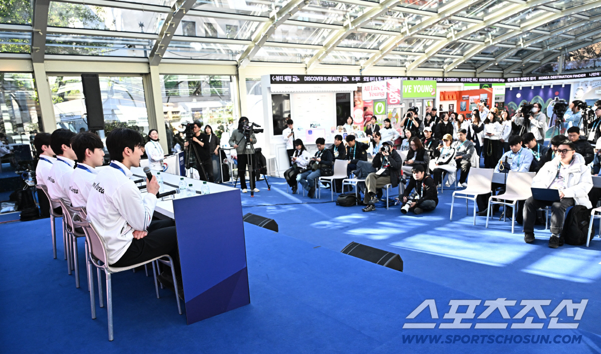 21일 이탈리아 밀라노 코리아하우스에서 쇼트트랙 메달리스트 기자회견이 열렸다. 기자들 질문에 답하고 있는 선수들. 밀라노(이탈리아)=송정헌 기자 songs@sportschosun.com/2026.02.21/