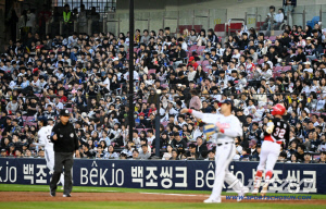 '야구 인기 이렇게 뜨겁나' 금요일밤 잠실구장 매진! 2만3750석 솔드아웃