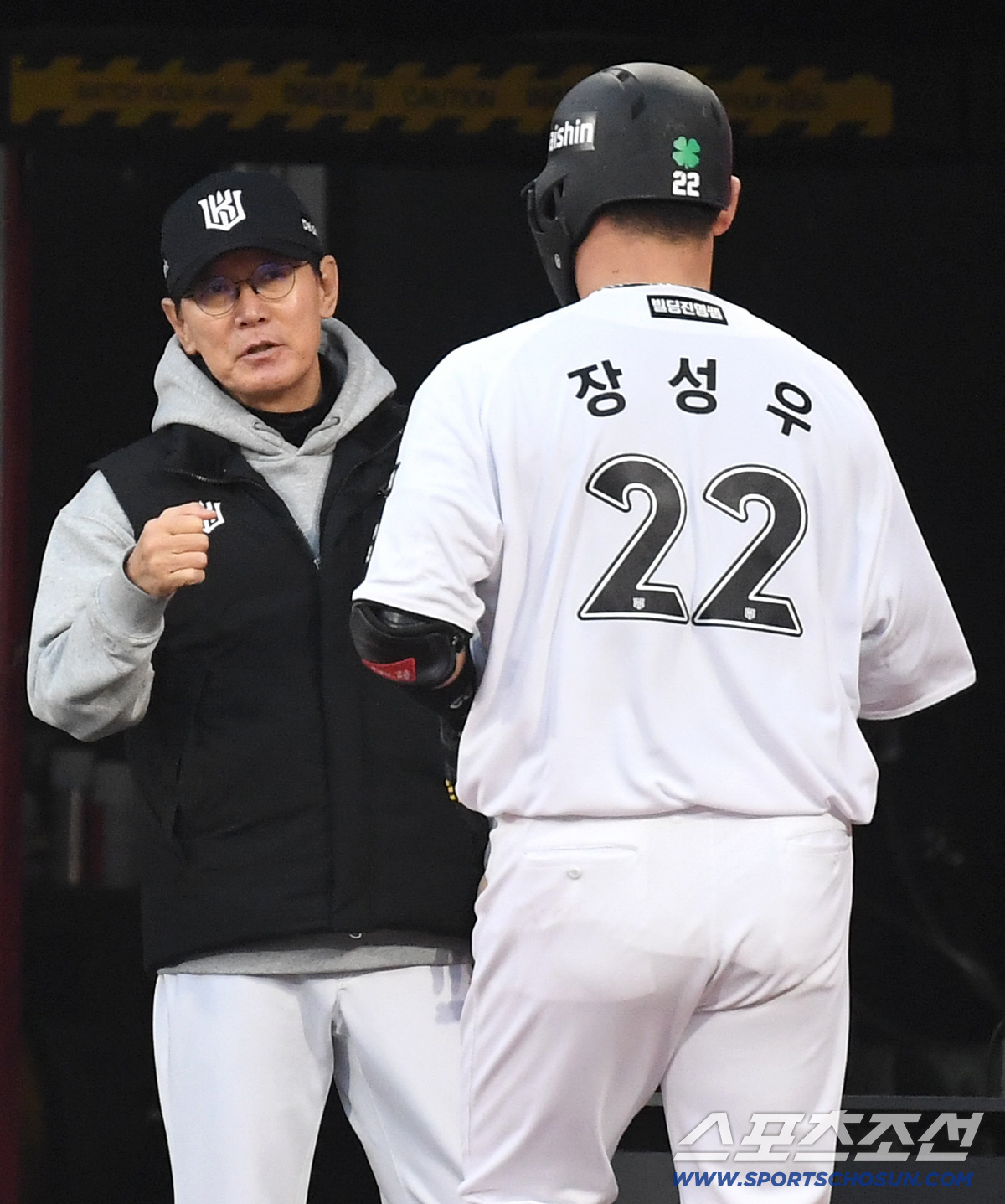 17일 수원 케이티위즈파크에서 열린 KT와 키움의 경기. 1회말 솔로홈런을 날린 KT 장성우. 수원=송정헌 기자 songs@sportschosun.com/2026.04.17/