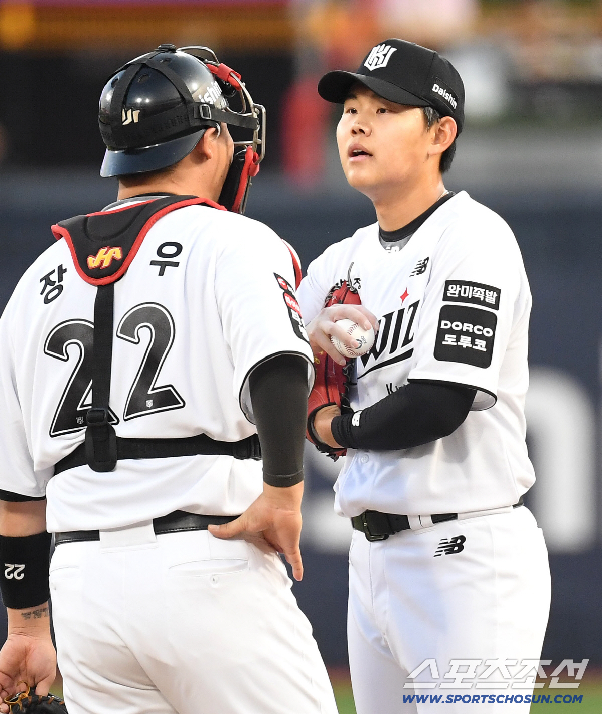 17일 수원 케이티위즈파크에서 열린 KT와 키움의 경기. 1회초 2사 만루를 허용한 KT 선발 소형준. 수원=송정헌 기자 songs@sportschosun.com/2026.04.17/