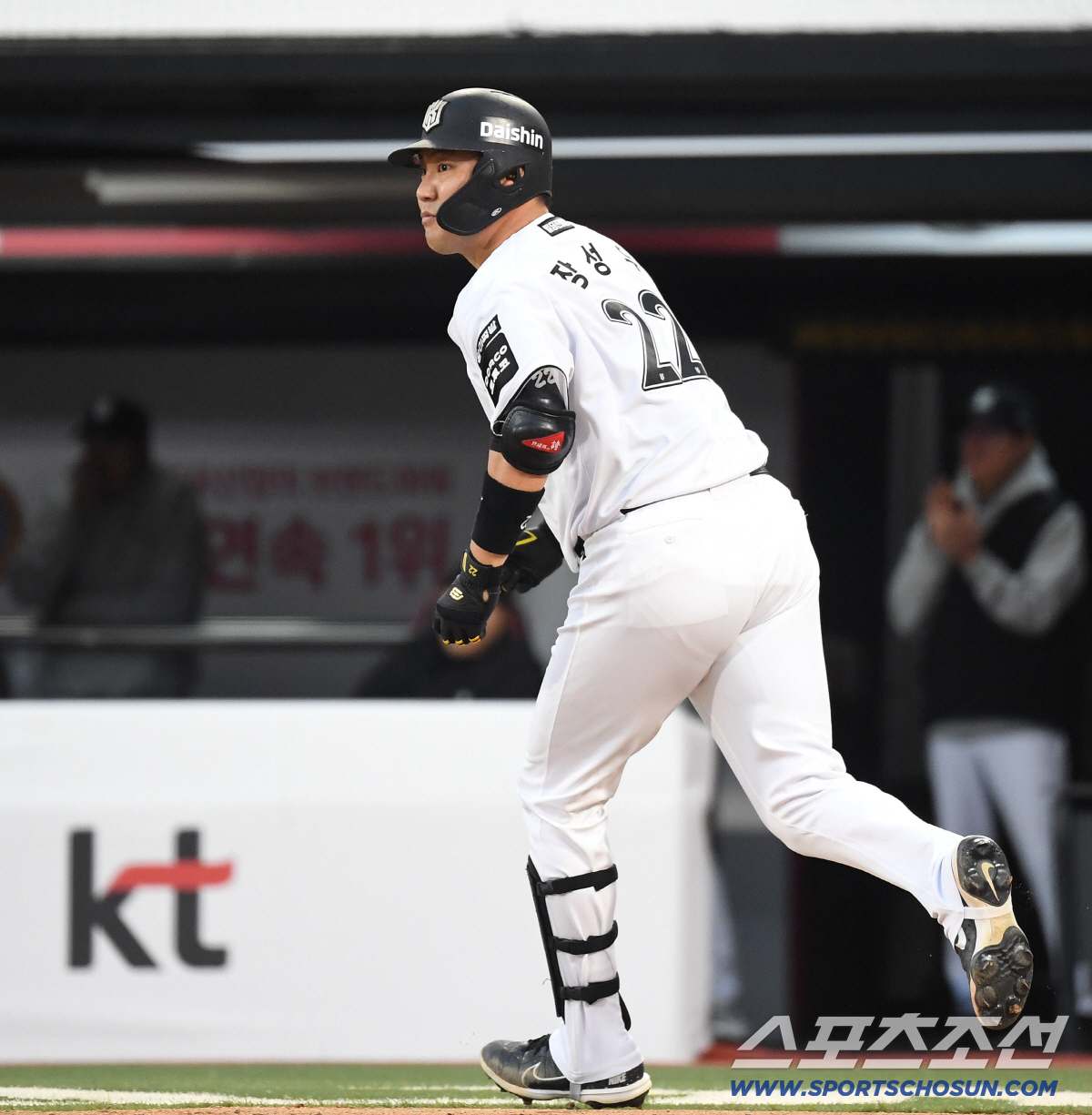 17일 수원 케이티위즈파크에서 열린 KT와 키움의 경기. 1회말 솔로홈런을 날린 KT 장성우. 수원=송정헌 기자 songs@sportschosun.com/2026.04.17/