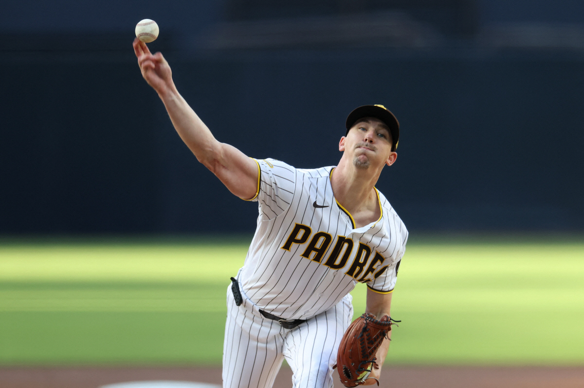 워커 뷸러가 힘차게 공을 뿌리고 있다. AFP연합뉴스