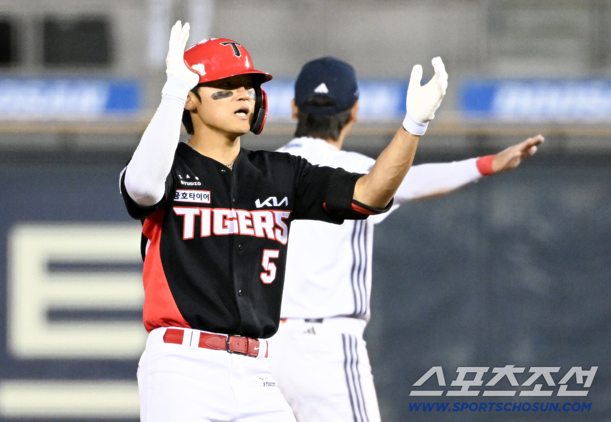 슈퍼스타 김도영이 9회 승부의 쐐기를 박았다.