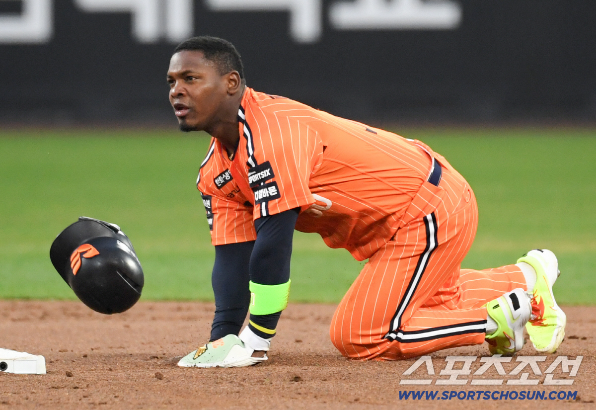 10일 대전 한화생명볼파크에서 열린 한화와 KIA의 경기. 1회말 한화 페라자가 2루를 훔치고 있다. 대전=박재만 기자 pjm@sportschosun.com/2026.04.10/