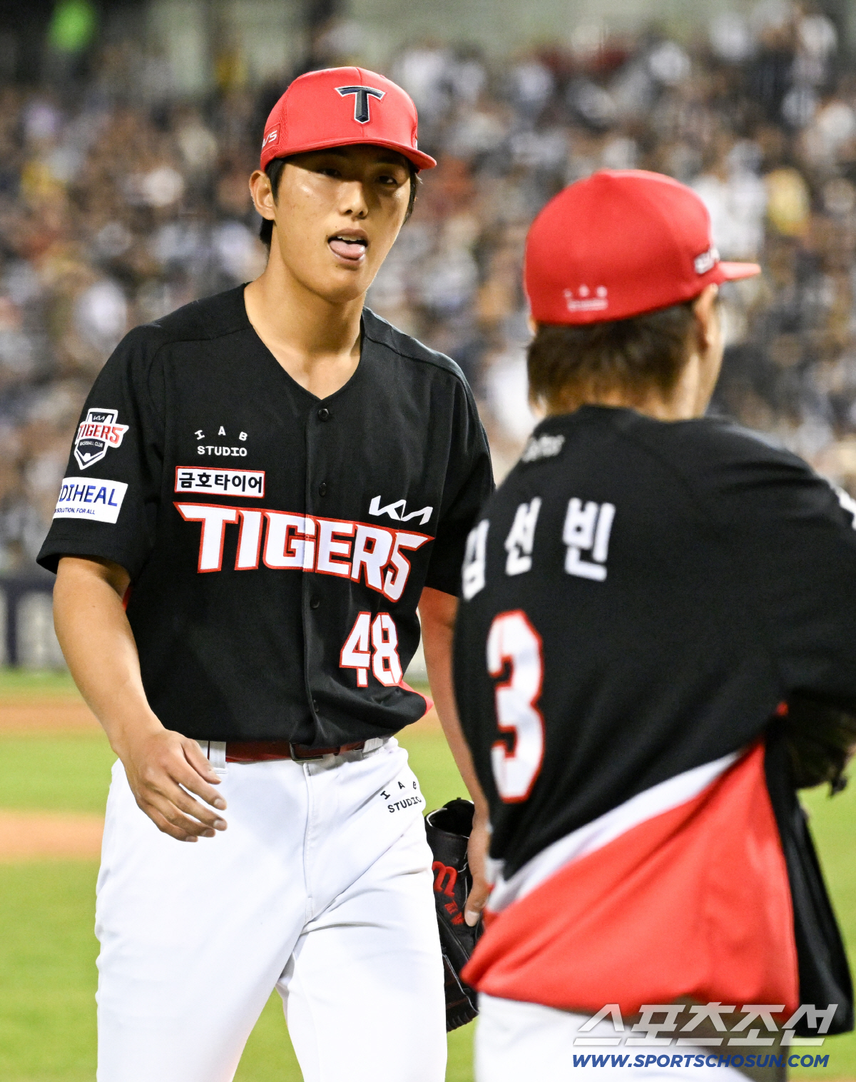 마운드 위에서 모든 걸 쏟아부은 이의리는 5회를 마친 뒤 긴장이 풀렸다.