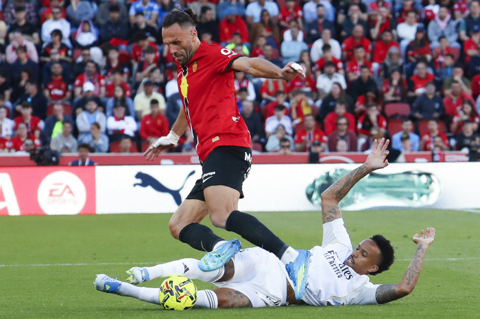 '韓 축구 역대급 재능' 이강인과 뛸 때는 알았을까, "바르셀로나 영입 관심" 짐작도 못 한 인생 역전 기회...무리키의 대반전