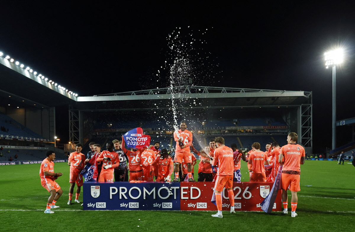 승격 세리머니 중인 코번트리 선수들 로이터