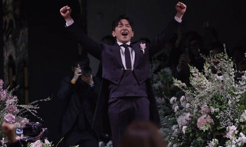 이민우, 결혼식 현장 최초공개...송승헌·강호동 등 연예대상 급 '초호화 하객' 총출동