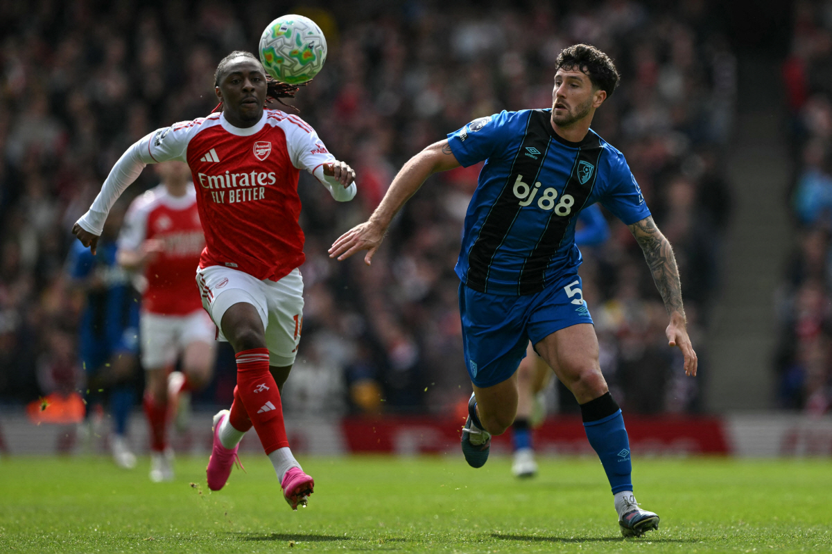 아스널전에 출전한 세네시(오른쪽) AFP