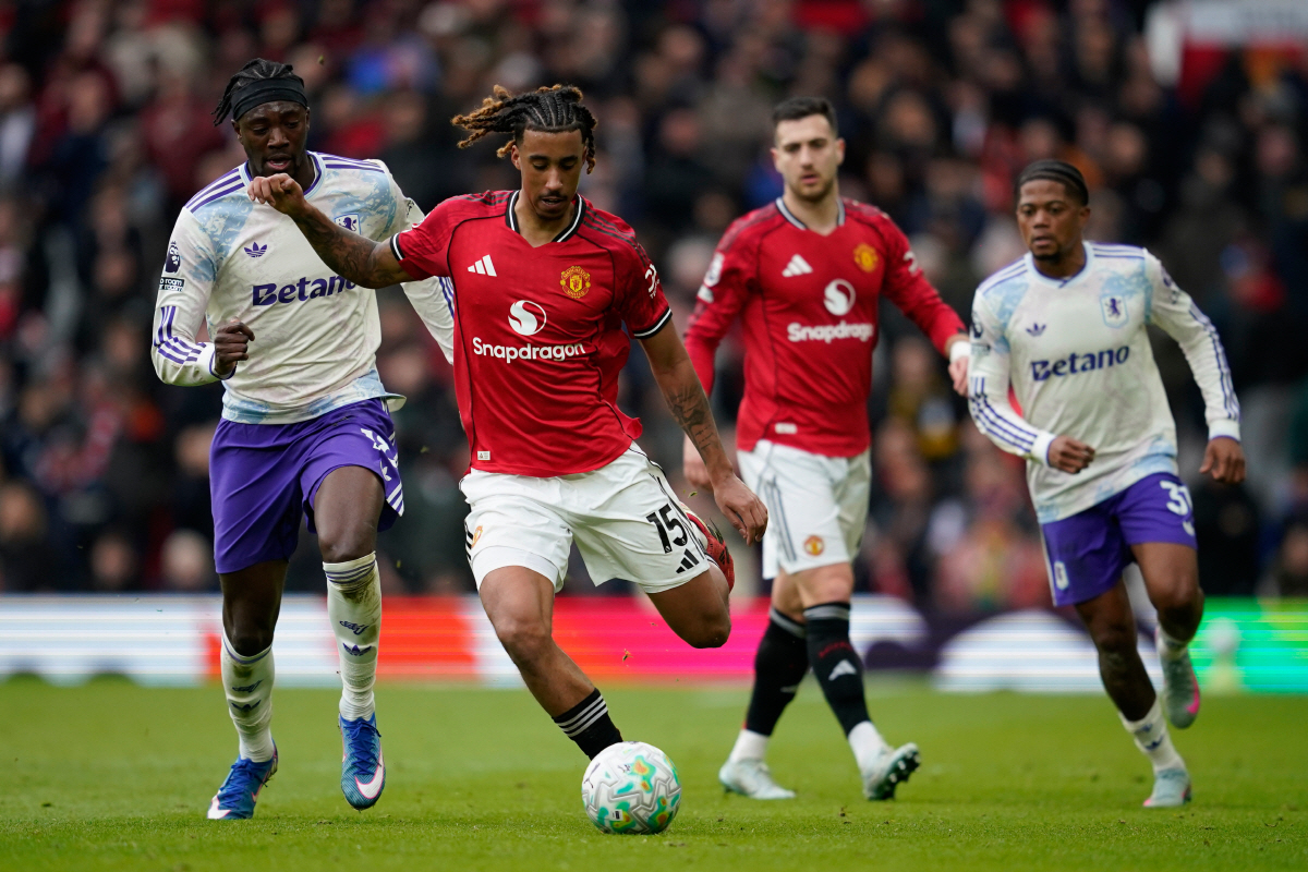 애스턴빌라전에 나선 요로 AP