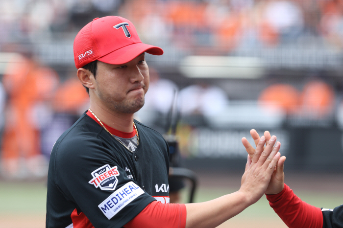 '이럴수가' KIA 대형 변수 발생, 홍건희 어깨 부상 이탈…절치부심 7억 계약, "건강" 다짐했건만