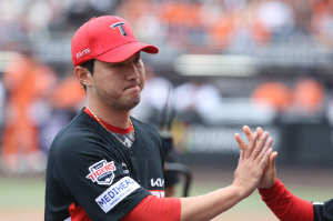 '이럴수가' KIA 대형 변수 발생, 홍건희 어깨 부상 이탈…절치부심 7억 계약, 