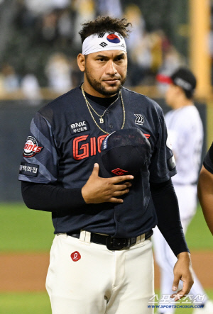 '홈런 2위' 타자 향한 소박한 기대치? 김태형 감독의 속내 