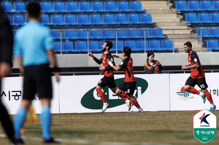 첫 승 도전하는 충북청주, '멀티골' 이종언-가르시아 '선봉'...김해는 베카-브루노 코스타 '출격'[현장 라인업]
