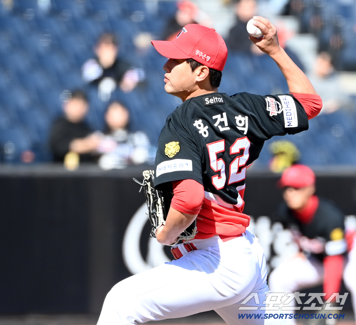 19일 대전한화생명볼파크에서 열린 KIA와 한화의 시범경기. 역투하는 KIA 홍건희. 대전=허상욱 기자 wook@sportschosun.com/2026.03.19/