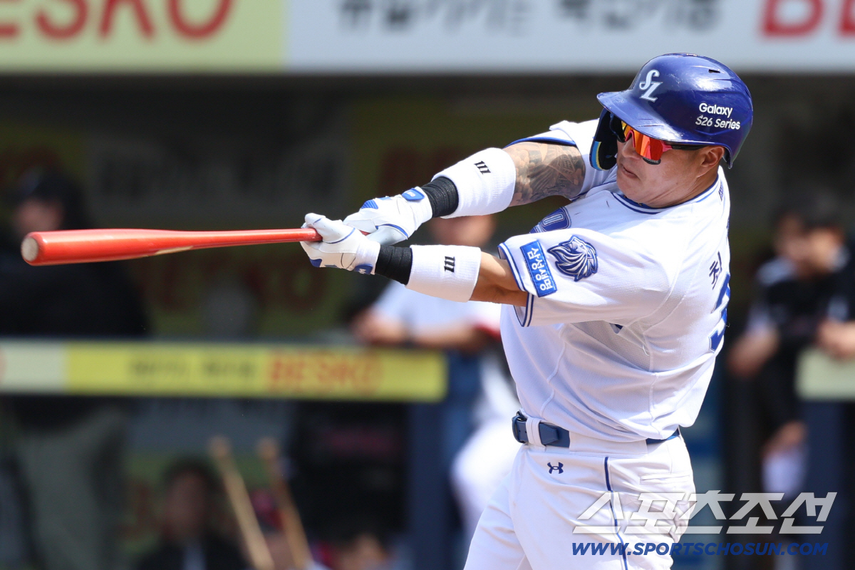 삼성 최형우가 타격하고 있다. 사진제공=삼성 라이온즈