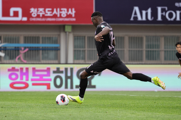 승리가 이렇게 힘들다! '무승' 충북청주-김해, '가르시아 장군-베카 멍군' 1-1 무승부...'추가시간 두골' 천안, '이림 퇴장' 대구에 2-1 대역전쇼