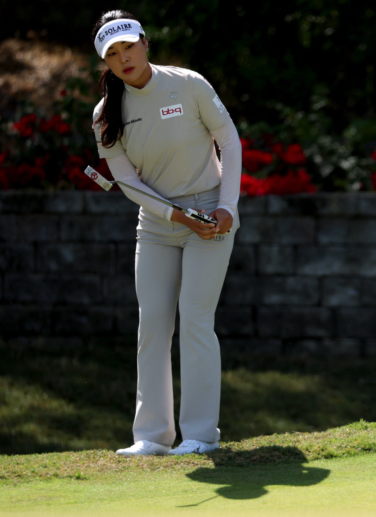 TARZANA, CALIFORNIA - APRIL 17: Ina Yoon of South Korea reacts to her putt on the first green during the second round of the JM Eagle LA Championship presented by Plastpro at El Caballero Country Club on April 17, 2026 in Tarzana, California. Harry How/Getty Images/AFP (Photo by Harry How / GETTY IMAGES NORTH AMERICA / Getty Images via AFP)
