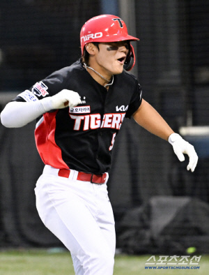 '잠실 대폭발' 김도영, 8회 전율의 역전 투런포 쐈다