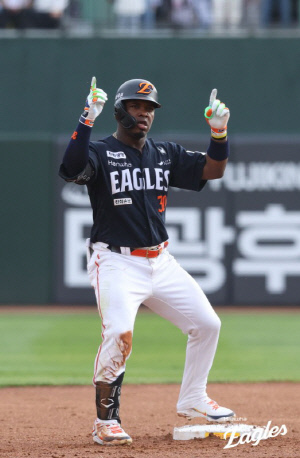 한화 6연패 탈출! 열흘만에 이겼다…류현진 7이닝 무실점 완벽투 → 페라자 3안타 불방망이…'빈타' 롯데에 압승 [부산리뷰]