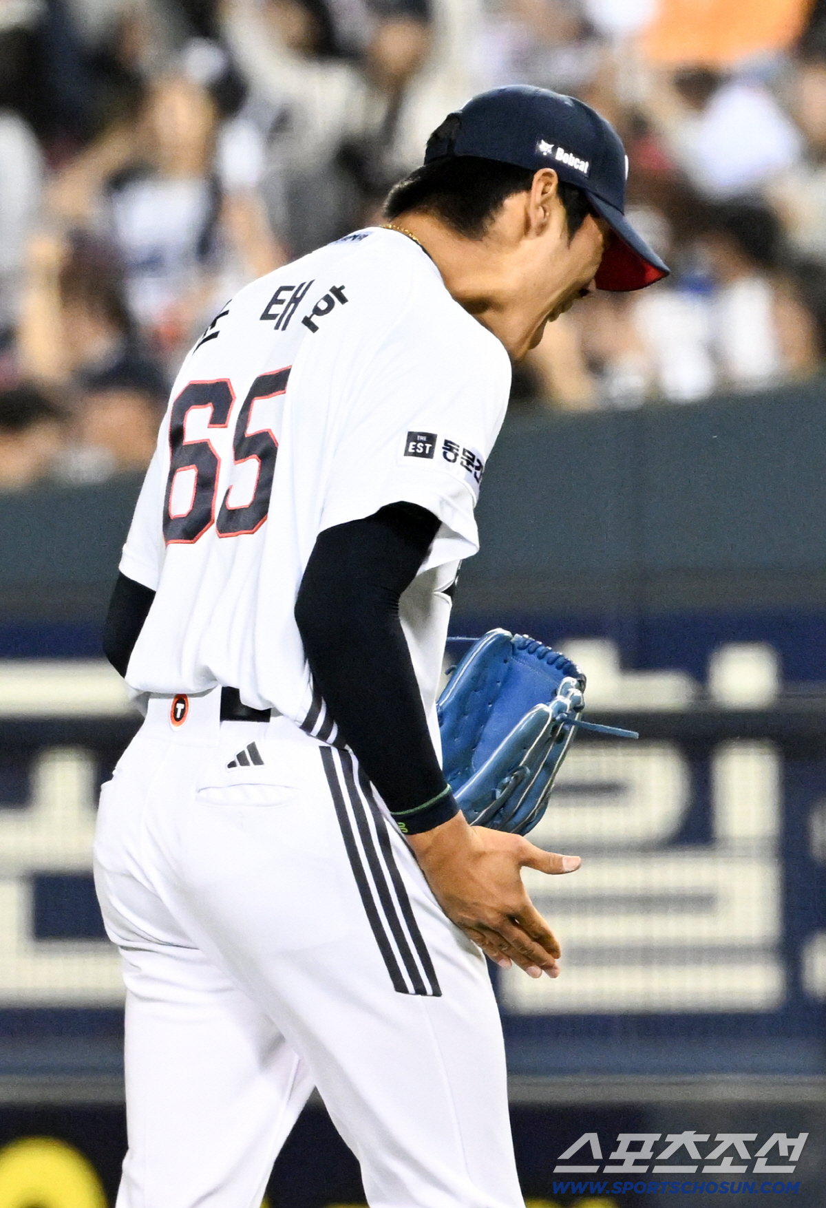 18일 잠실구장에서 열린 두산과 KIA의 경기. 연장 10회초 만루 위기를 막아낸 두산 윤태호가 환호하고 있다. 잠실=박재만 기자 pjm@sportschosun.com/2026.04.18/