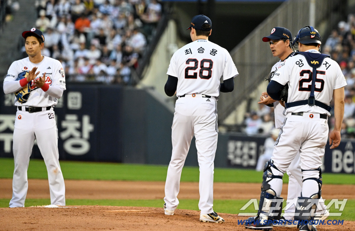 18일 잠실구장에서 열린 두산과 KIA의 경기. 두산 최승용이 마운드에서 내려오고 있다. 잠실=박재만 기자 pjm@sportschosun.com/2026.04.18/