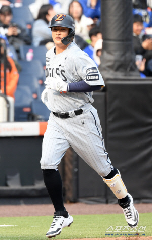 19세 신인에 '내자리' 뺏긴 굴욕에 와신상담 → 화려한 컴백 …'4할' 불방망이 → 3루 빨랫줄 송구까지 [부산현장]