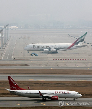 중동전쟁에 막힌 귀국길…여행사·고객 '항공권 비용' 놓고 갈등