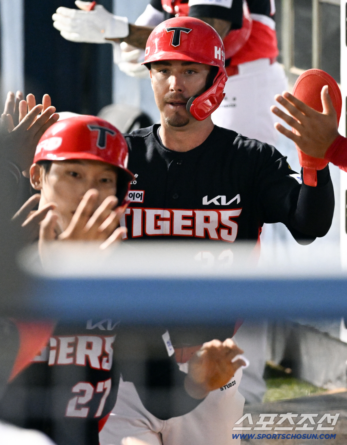 17일 잠실구장에서 열린 두산과 KIA의 경기. KIA 데일, 김호령이 득점하고 있다. 잠실=박재만 기자 pjm@sportschosun.com/2026.04.17/