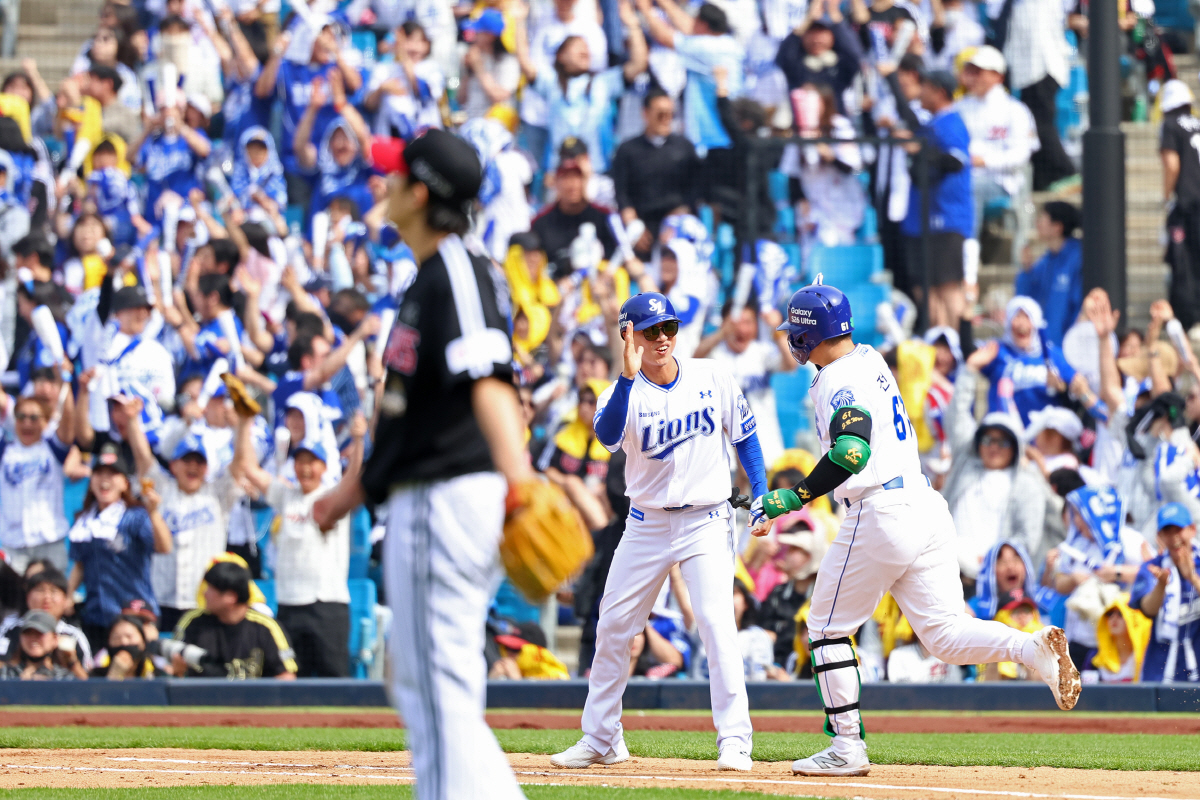 "주전 해보겠습니다" '천적' 무너뜨린 4할 타자의 '강요된' 속마음? 그런데 이제 진짜 아무도 모른다