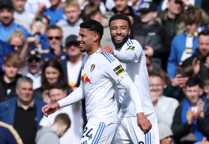 韓 축구 대형 비극, 황희찬 2부리그에서 뛴다! 강등 확률 100%...또 '와르르' 무너진 울버햄튼, 리즈전 0-3 대패→올 시즌 22번째 패배