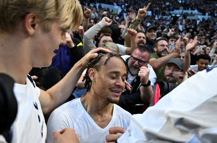 손흥민 7번 달고 '미친 세리머니' 비난 폭발! 또 못 이긴 토트넘…브라이턴에 통한의 극장골 2-2 눈물→강등권 탈출 실패, 매디슨 엔트리 포함