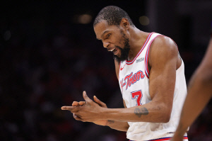 휴스턴 비상! 케빈 듀란트도 쓰러졌다. PO 1차전 결장. LA 레이커스-휴스턴 로케츠는 '부상 시리즈'