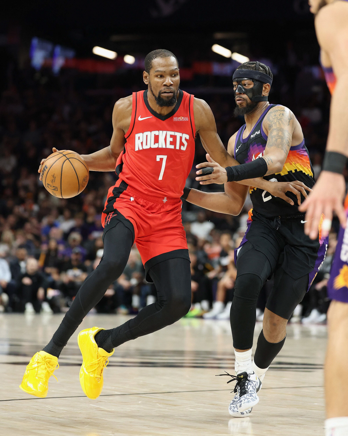 케빈 듀란트 갑작스런 결장. 구체적 이유 밝혀졌다. "팀동료와 훈련 도중 무릎 충돌". 상태는 예상보다 심각하다