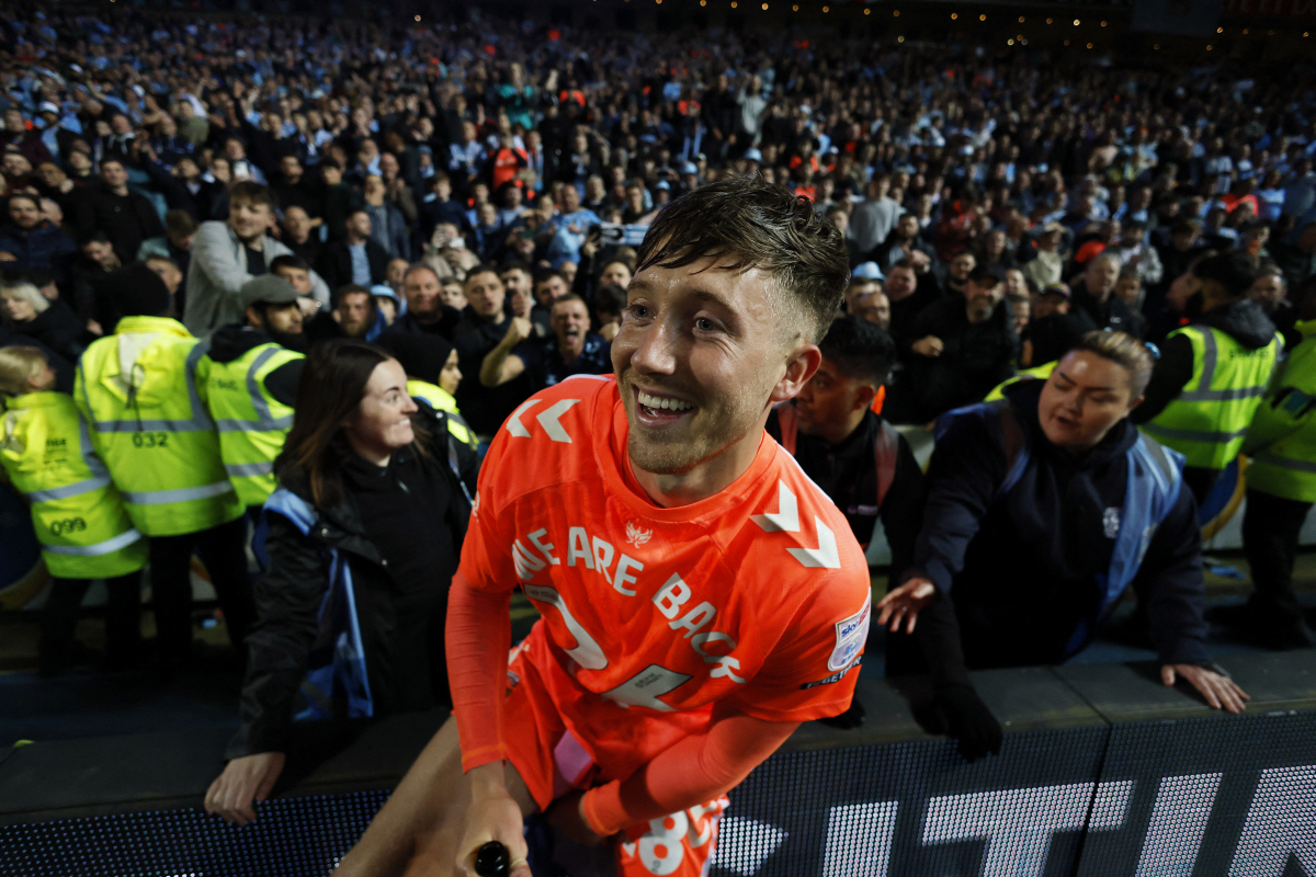 양민혁 외면한 램파드, 결국 눈물...2부 17위→25년만의 EPL 승격 이끈 후 "내 축구 인생 최고의 업적"