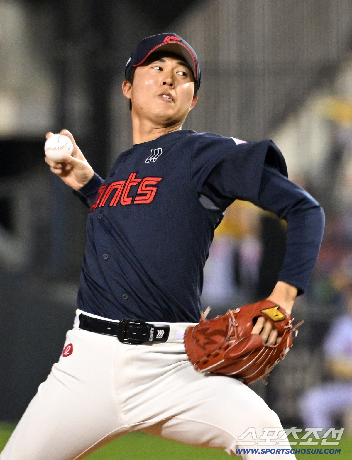 16일 잠실구장에서 열린 LG와 롯데의 경기. 롯데 쿄야마가 역투하고 있다. 잠실=박재만 기자 pjm@sportschosun.com/2026.04.16/