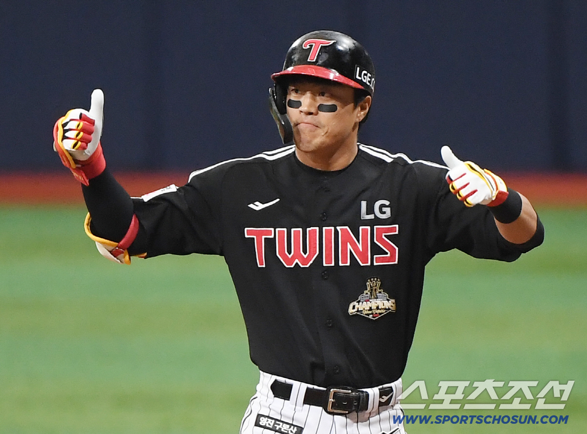 5일 서울 고척스카이돔에서 열린 LG-키움전. 1회초 2사 1루 천성호가 안타를 친 후 기뻐하고 있다. 정재근 기자 cjg@sportschosun.com/2026.4.5/