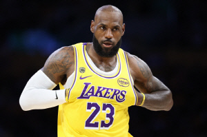 대충격! 41세 르브론. PO 완벽지배. LAL 듀란트 없는 휴스턴 완파. 르브론 트리플 더블급 활약. 더욱 경악스러운 데이터가 있다