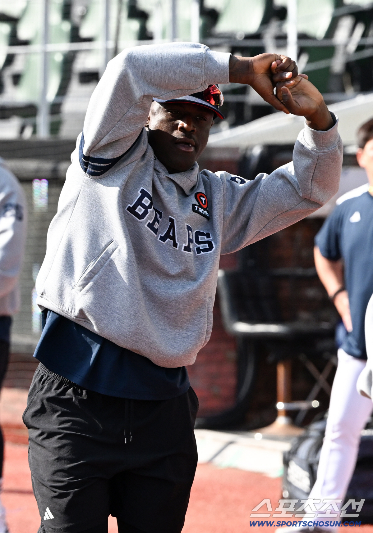 15일 인천SSG랜더스필드에서 열린 SSG와 두산의 경기. 두산 카메론이 몸을 풀고 있다. 인천=박재만 기자 pjm@sportschosun.com/2026.04.15/