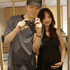 '볼록한 D라인' 김지영, ♥남편과 신혼여행 포기하고 교토行 '먹방 데이트'